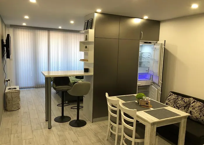 Ultra Lux Free Underground Secure Parking * פזרג'יק